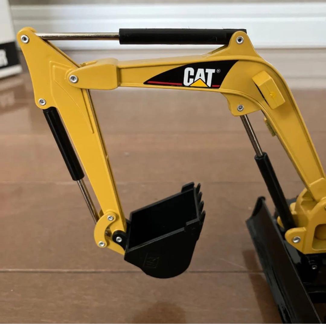 CAT 303CR ミニ油圧ショベル　新キャタピラー三菱