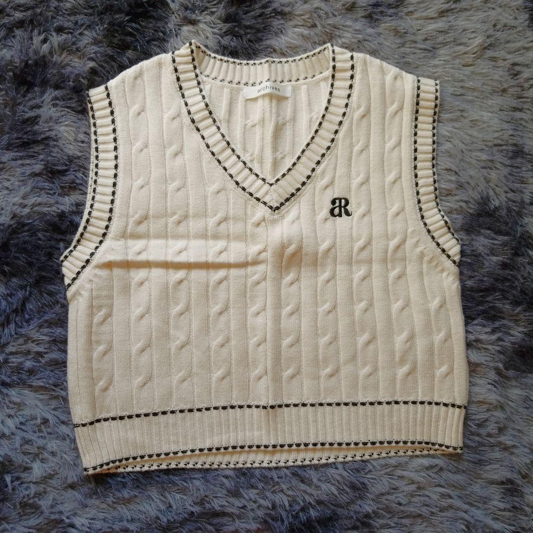 新品☆archives/ケーブル編み ニットベスト Vネック アイボリー M
