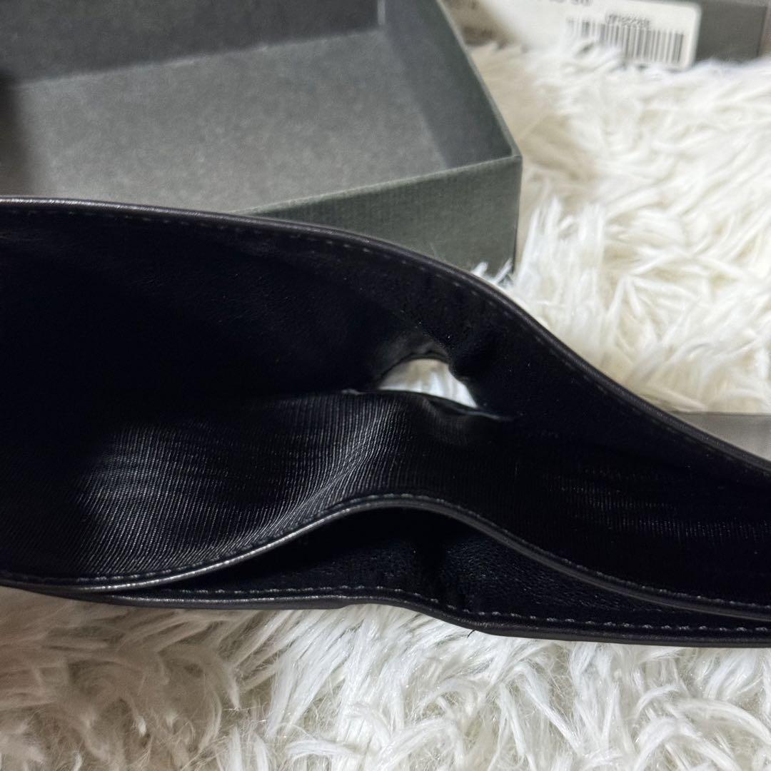 新品未使用✨GUCCI グッチ　二つ折り財布　メタルロゴ　ブラック　レザー