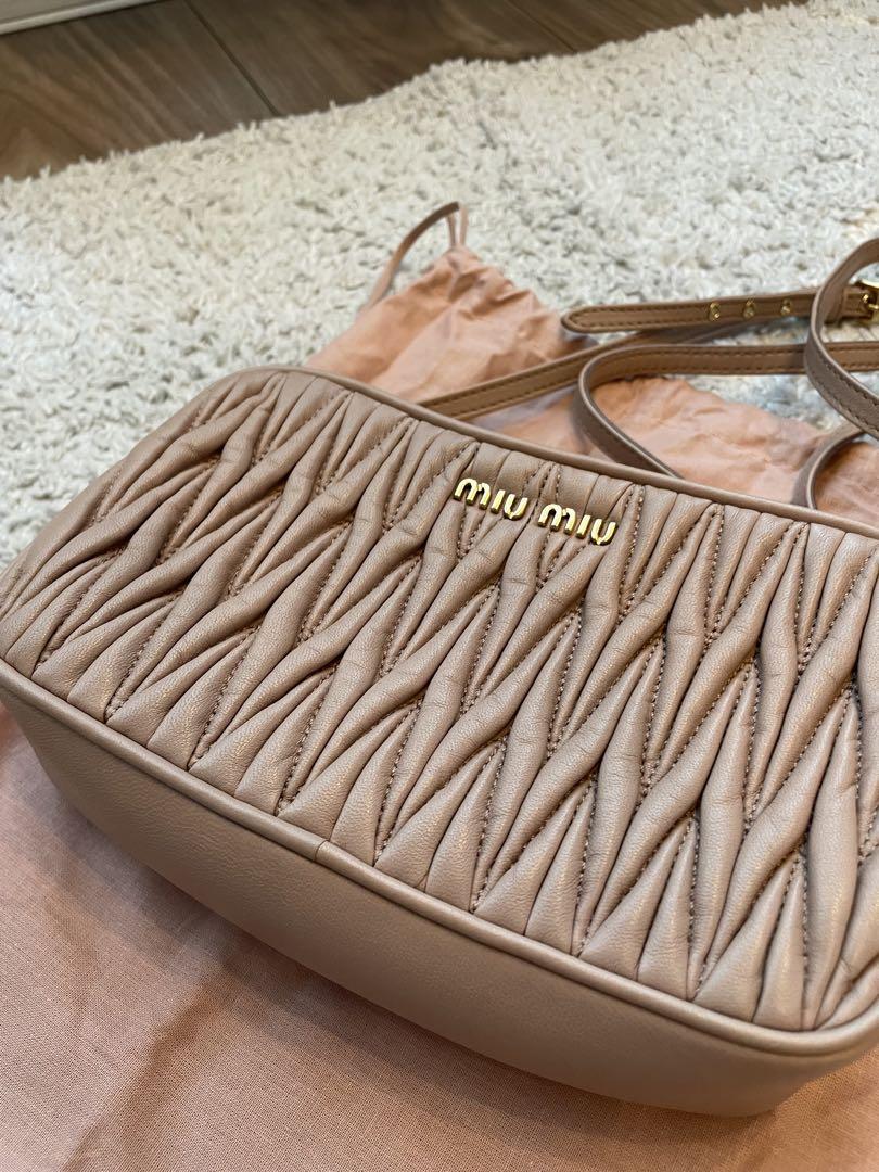 美品　miumiu マテラッセ ショルダーバッグ