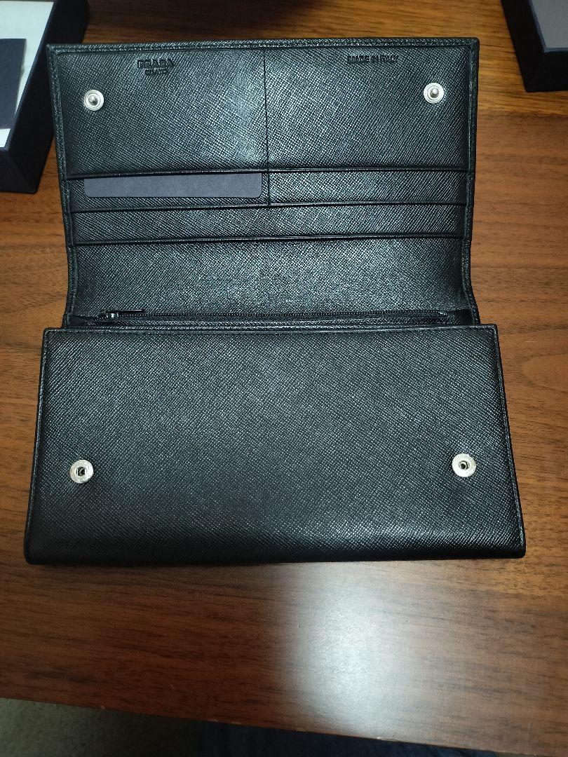 PRADA 財布