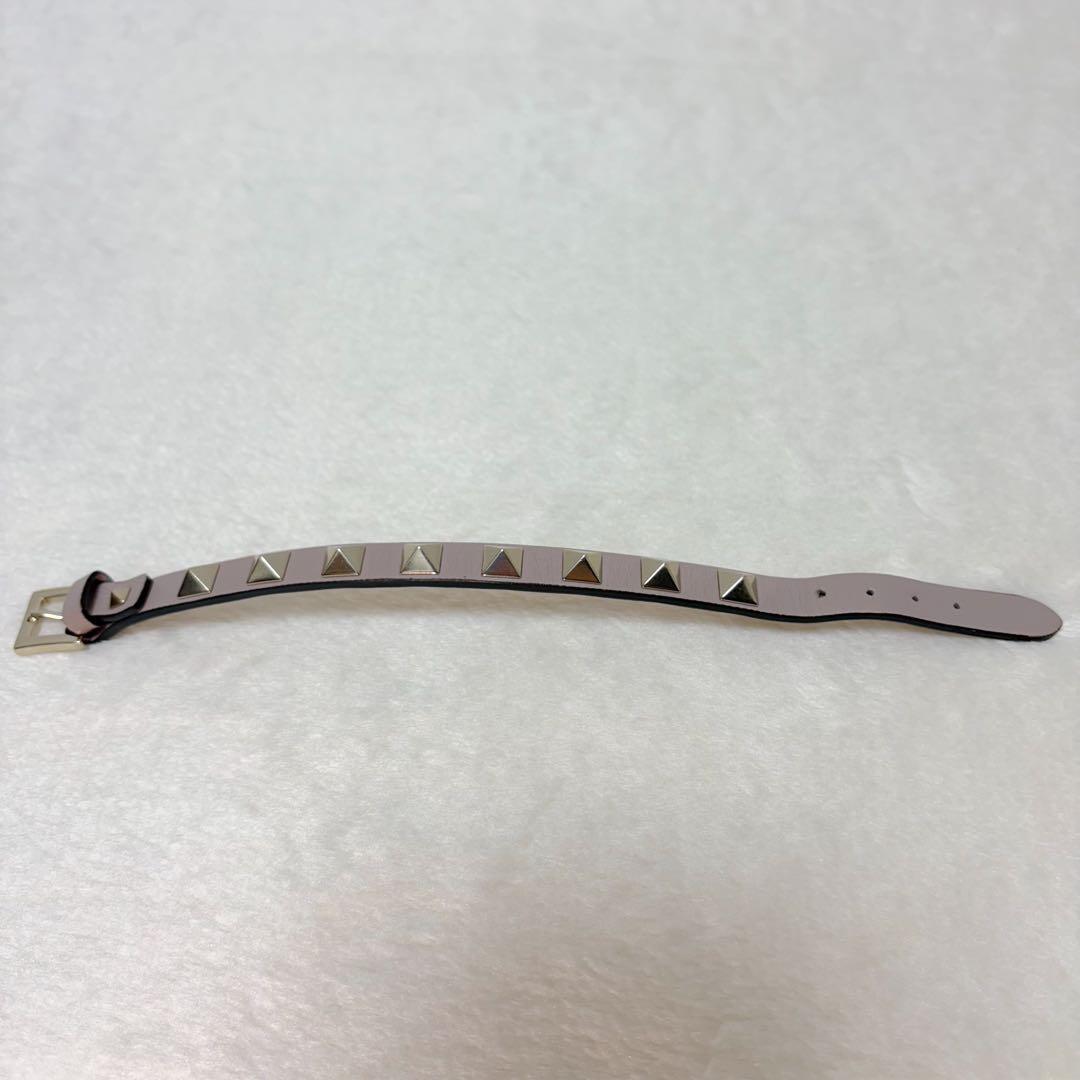 ✨️極美品✨️ VALENTINO ロックスタッズ レザー ブレスレット ベージュ ✨️極美品✨️ VALENTINO ロックスタッズ レザー ブレスレット ベージュ