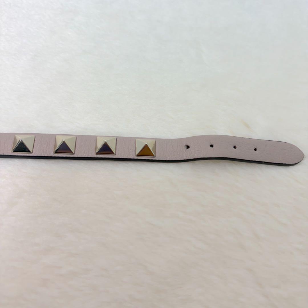 ✨️極美品✨️ VALENTINO ロックスタッズ レザー ブレスレット ベージュ ✨️極美品✨️ VALENTINO ロックスタッズ レザー ブレスレット ベージュ