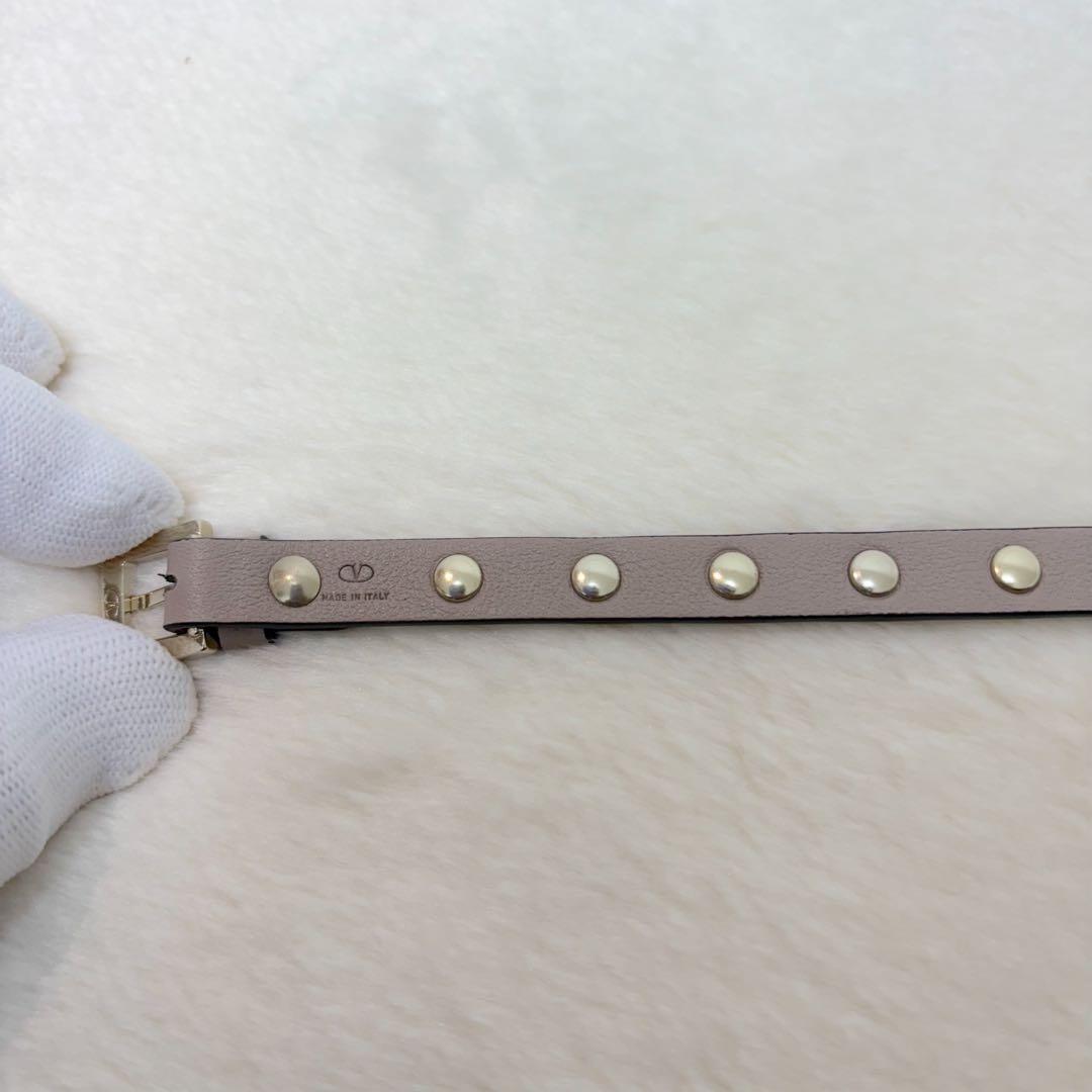 ✨️極美品✨️ VALENTINO ロックスタッズ レザー ブレスレット ベージュ ✨️極美品✨️ VALENTINO ロックスタッズ レザー ブレスレット ベージュ