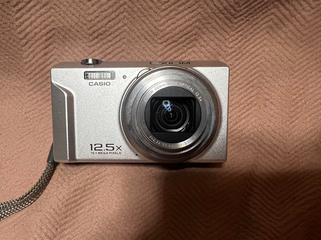 CASIO カシオ　EXILIM EX-ZS100デジタルカメラ