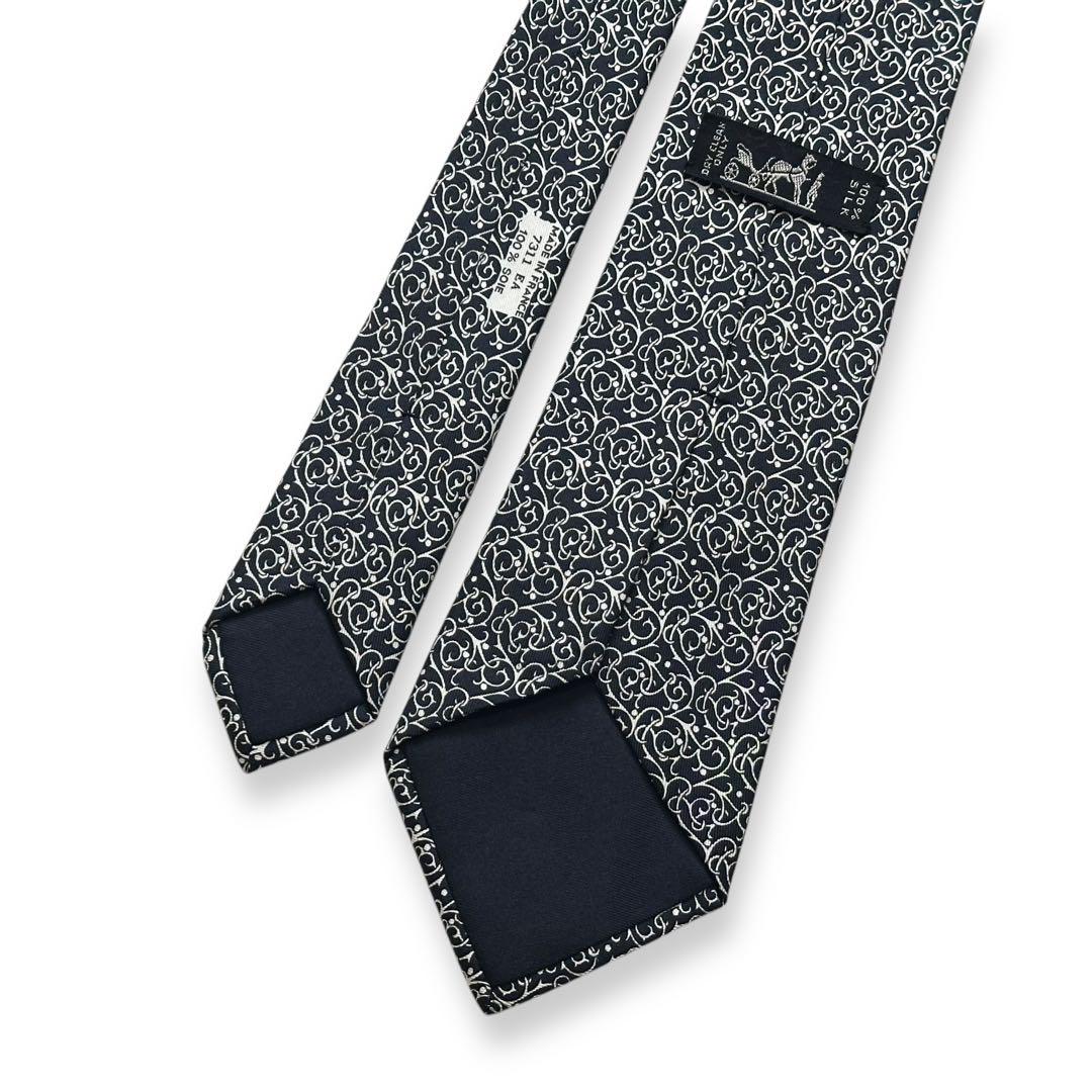 良品✨HERMES ネクタイ　エルメス　パターン柄　ネイビー　シルク