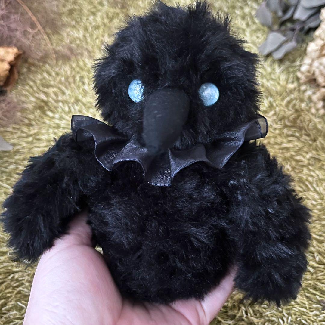 【即購入可】硝子の瞳をもつ　小さなカラスのあみぐるみ　カラス　鳥　ぬいぐるみ
