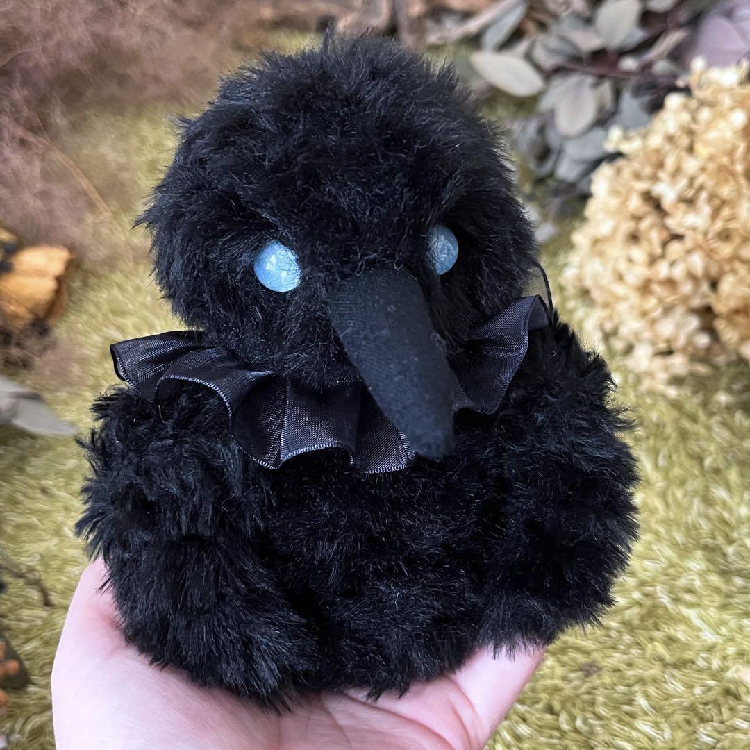 【即購入可】硝子の瞳をもつ　小さなカラスのあみぐるみ　カラス　鳥　ぬいぐるみ