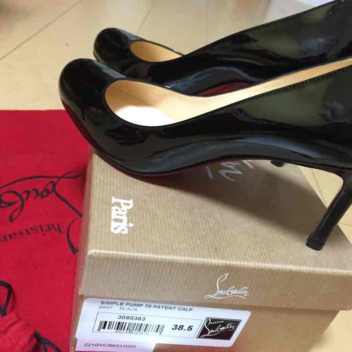 正規品・新品・未使用クリスチャン・ルブタンのパンプス 黒