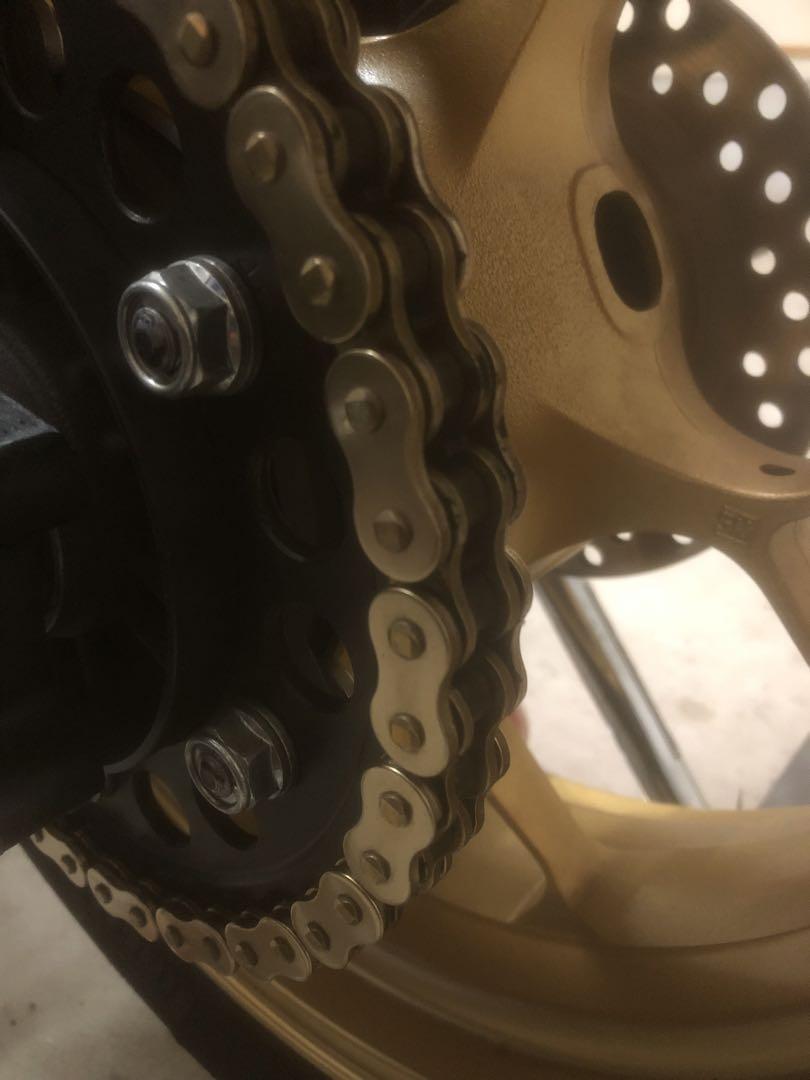 チェーンスプロケットCBR1000RR