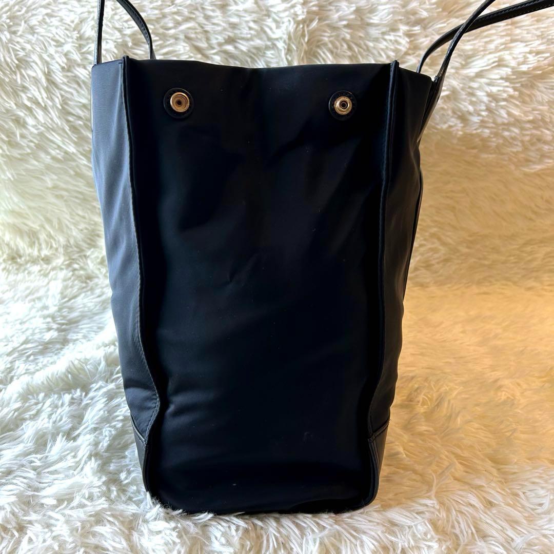 【良品】トリーバーチ　エラ　ナイロントートバッグ　エナメル　手提げ肩掛け　ロゴ大 Tory Burch - トリーバーチ トートバッグ エラ ナイロン