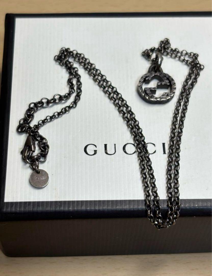 GUCCI シルバー ブラックロゴペンダント ネックレス
