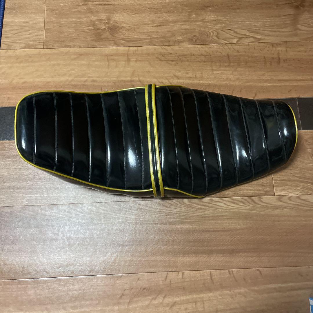 zrx400 ちょび3段シート 黒×金 エナメル