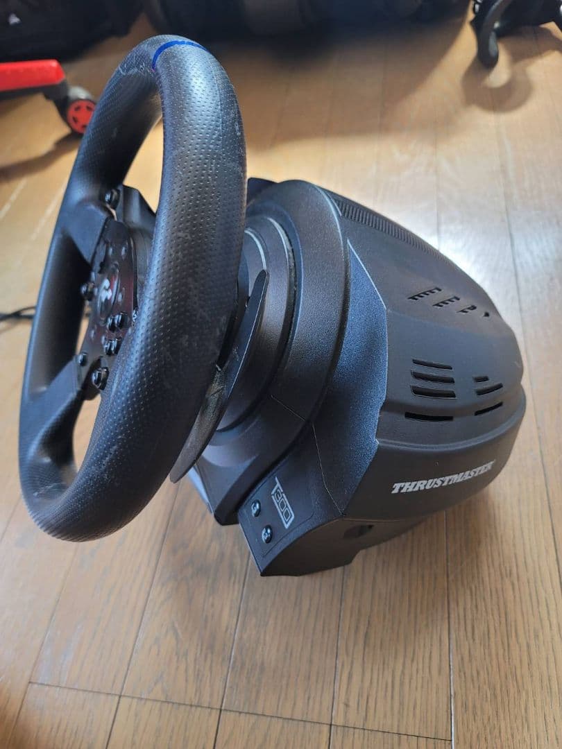 ハンドルコントローラーとペダルセットTHRUSTMASTER