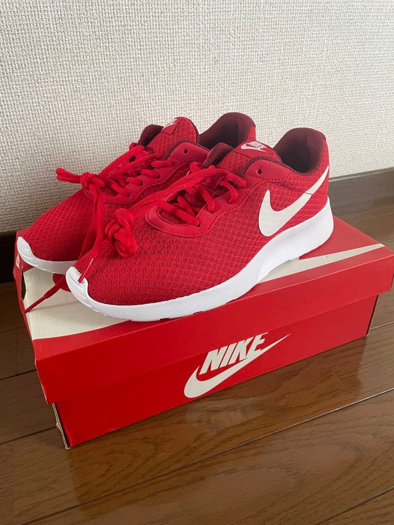 新品未使用　NIKE スニーカー　タンジュン　赤　26㎝