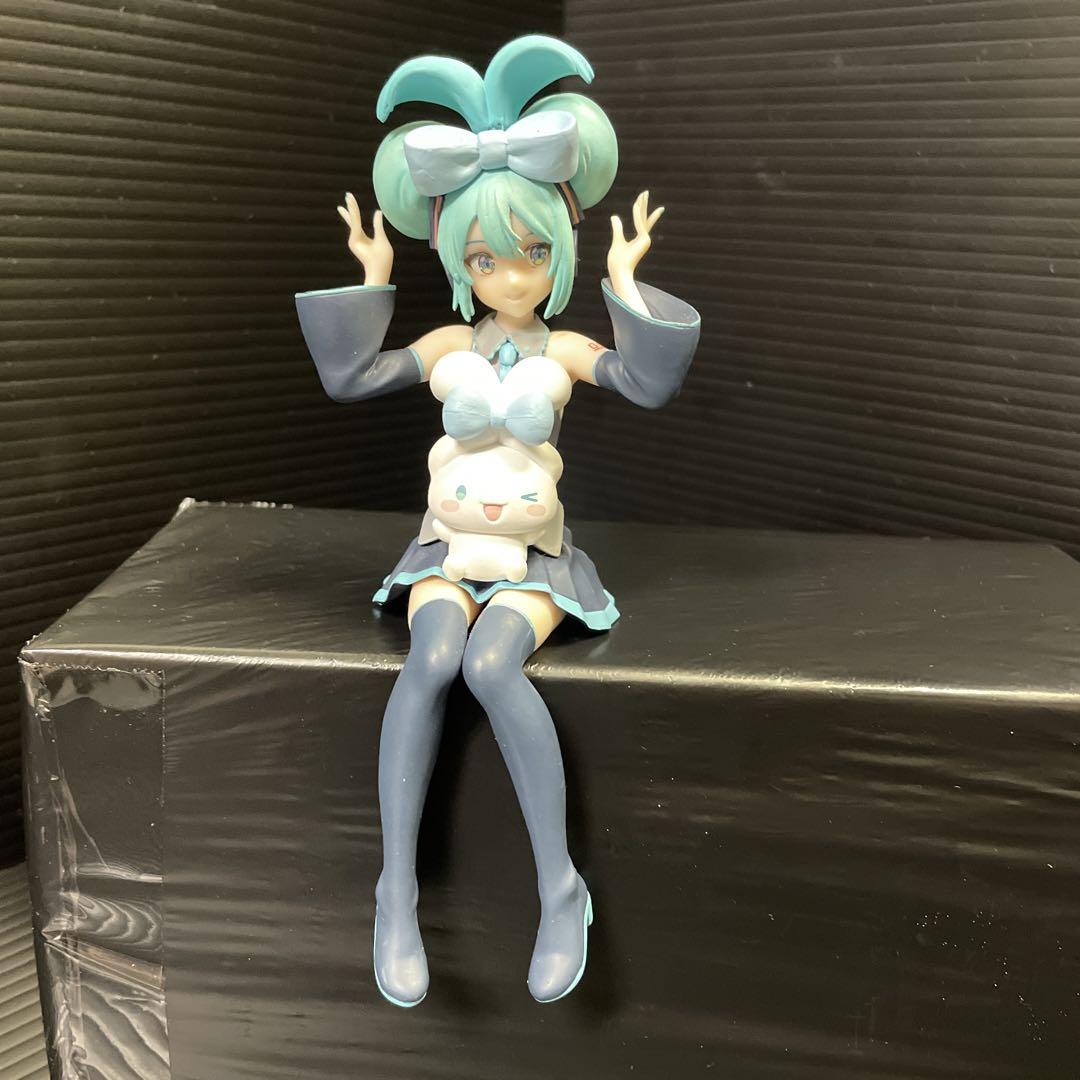 初音ミク　シナモロール　フィギュア　2点セット
