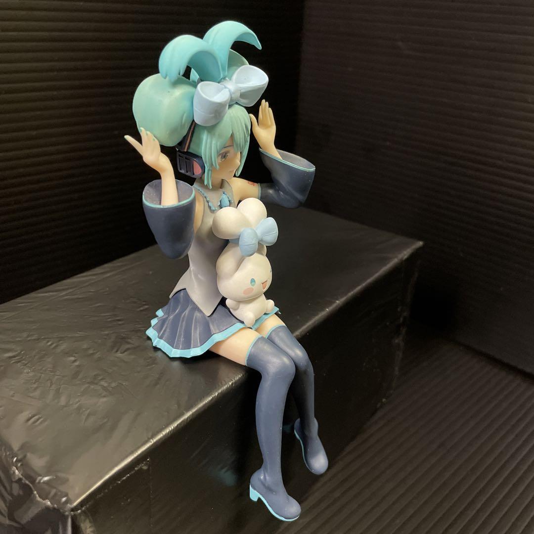 初音ミク　シナモロール　フィギュア　2点セット