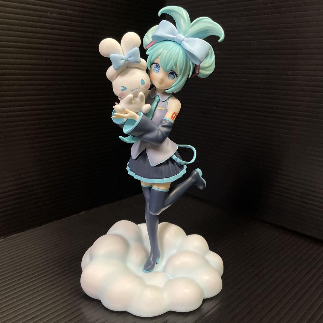 初音ミク　シナモロール　フィギュア　2点セット