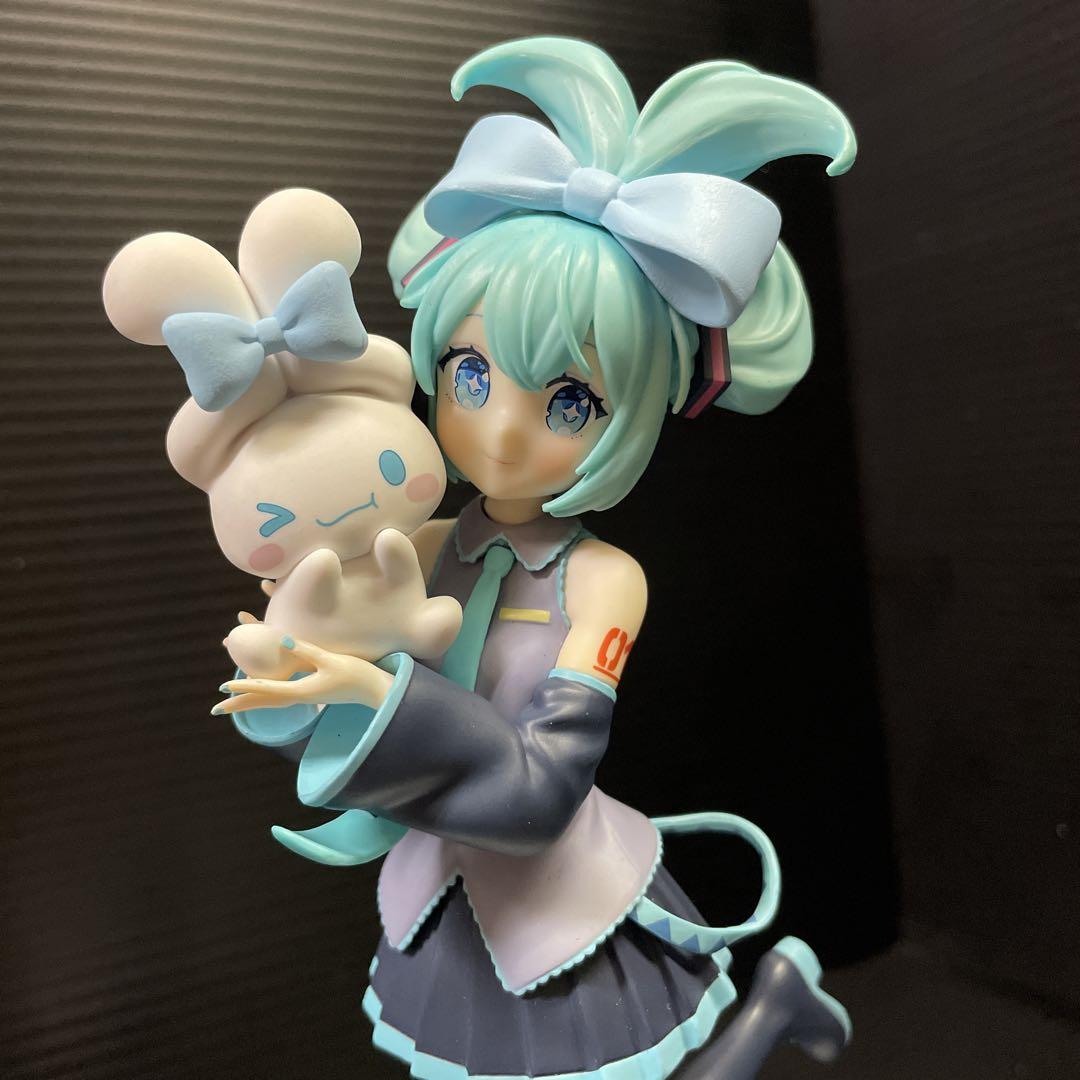 初音ミク　シナモロール　フィギュア　2点セット