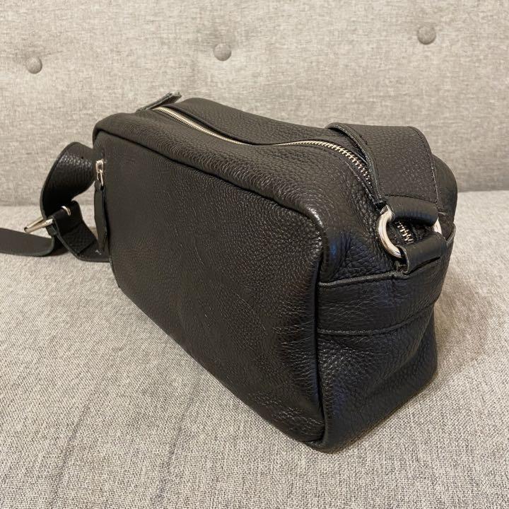 極美品】ヴィヴィアン ショルダーバッグ ロゴ オーブ 型押し ブラック 【破格値下げ】 【極美品】ヴィヴィアン ショルダーバッグ ロゴ オーブ 型押し ブラック ショルダーバッグ