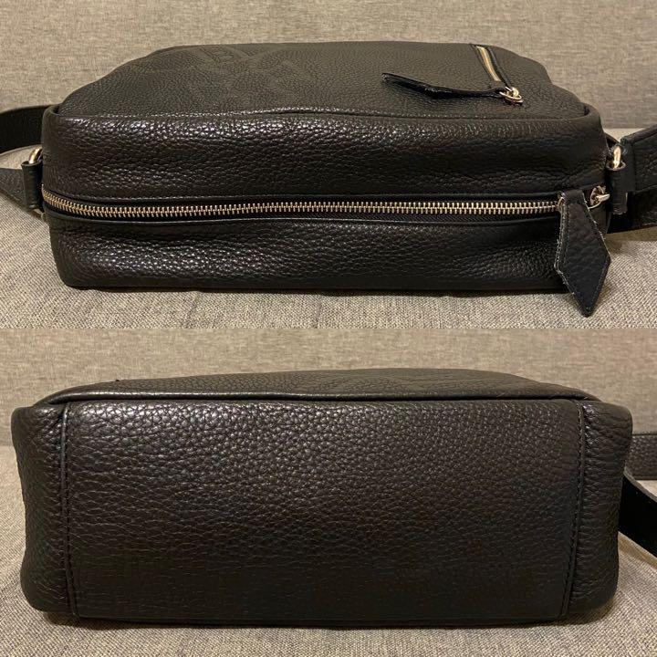 極美品】ヴィヴィアン ショルダーバッグ ロゴ オーブ 型押し ブラック 【破格値下げ】 【極美品】ヴィヴィアン ショルダーバッグ ロゴ オーブ 型押し ブラック ショルダーバッグ