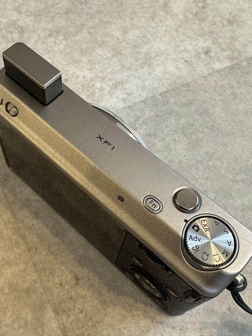 デジタルカメラ FUJIFILM XF1