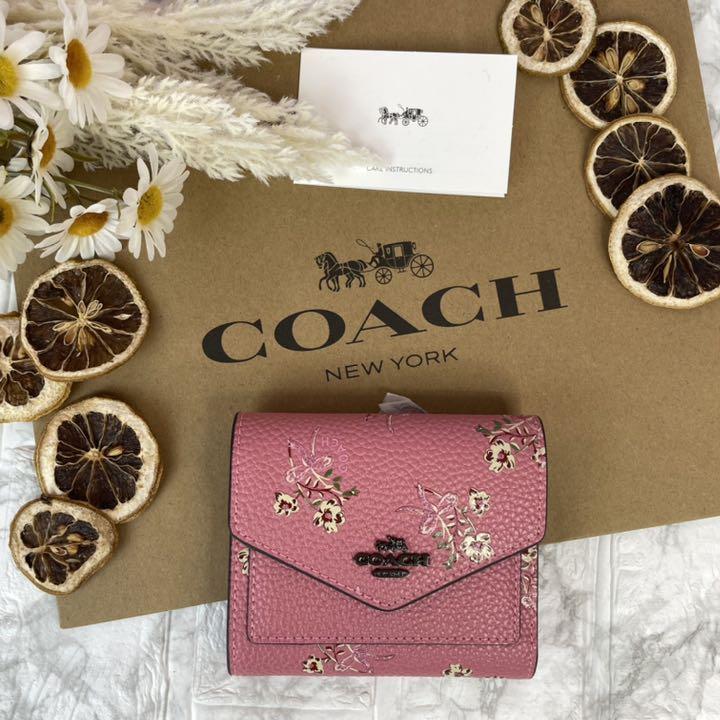 公式の店舗 COACH コーチ 折財布 ピンク 花柄 三つ折り - 折り財布 - alrc.asia 公式の店舗 COACH コーチ 折財布 ピンク 花柄 三つ折り - 折り財布 - alrc.asia