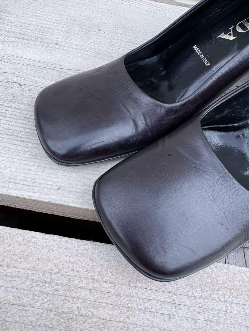 PRADA スクエアトゥ ブラックパンプス
