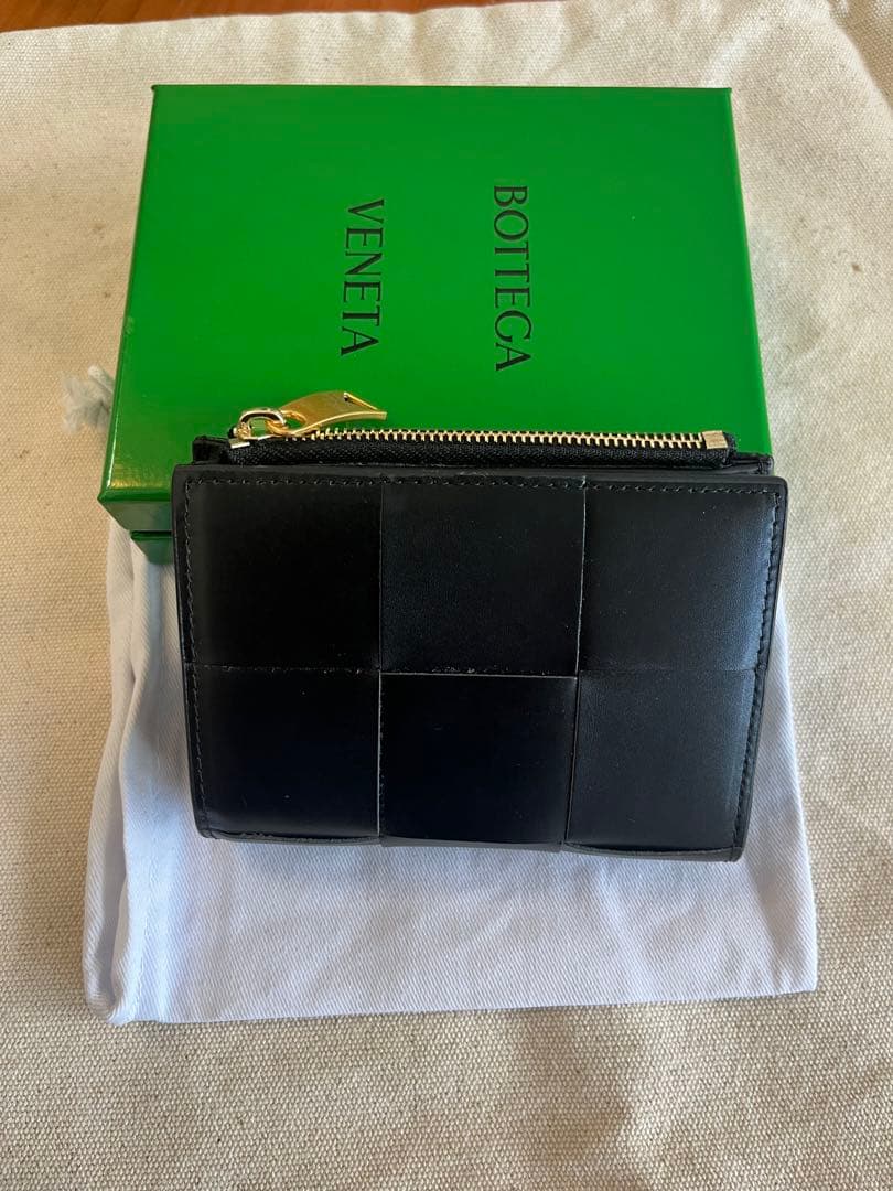 BOTTEGA VENETA ボッテガヴェネタ　カセット　二つ折り財布　ブラック