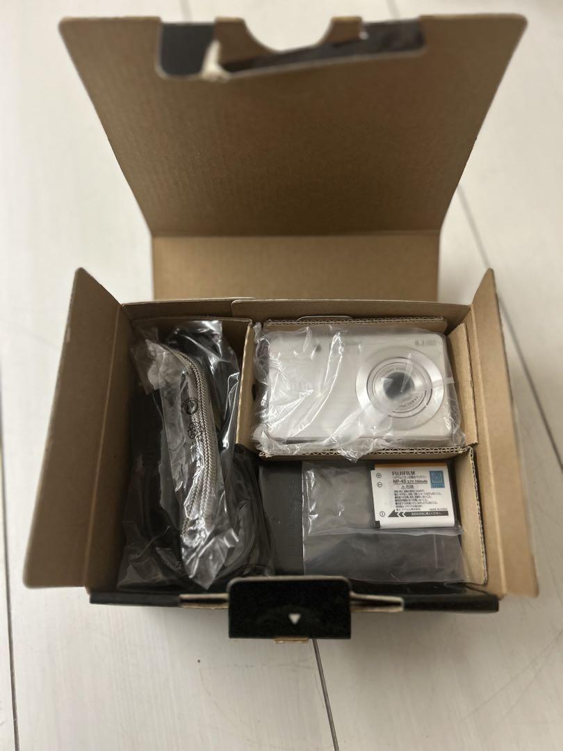 ほぼ新品 デジタルカメラ FUJIFILM FINEPIX J10 デジカメ