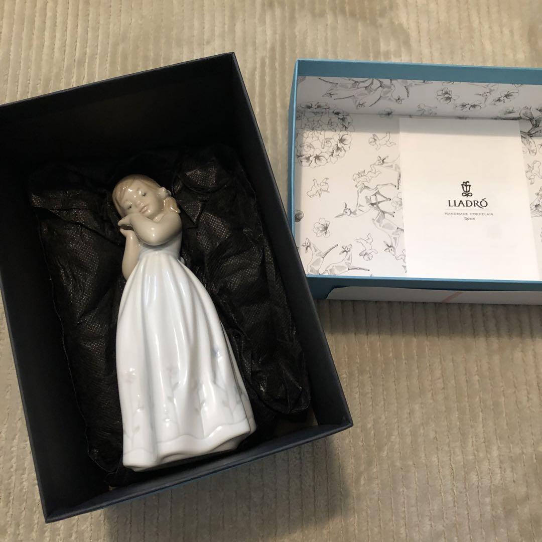 新品　リヤドロ　フィギュリン　我が家のプリンセス