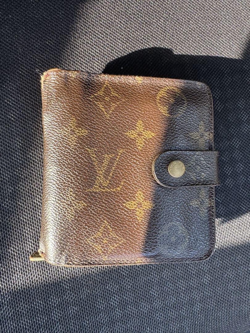 LOUIS VUITTON　ルイヴィトン　モノグラム　コンパクトジップ 5,115円