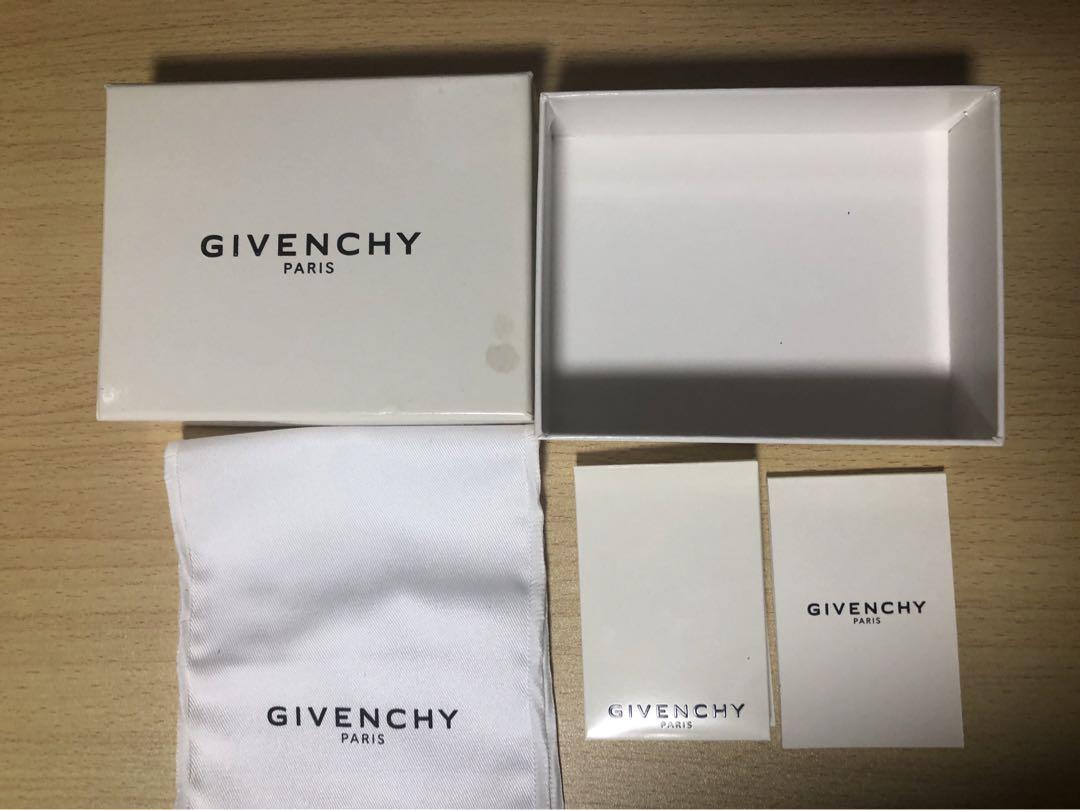 givenchy 二つ折り財布　コインケース無