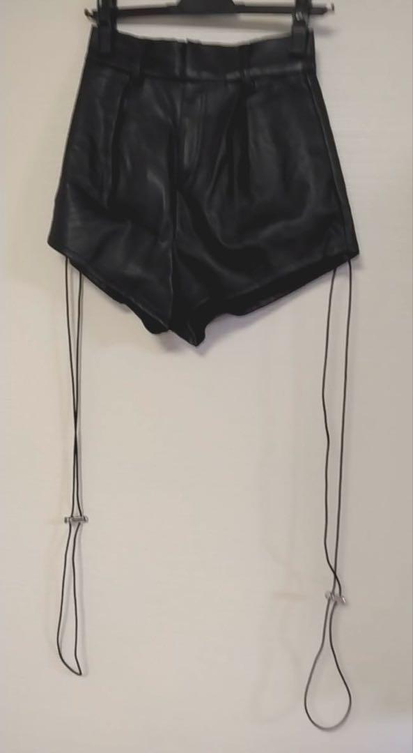melt the lady 21leather like short pants