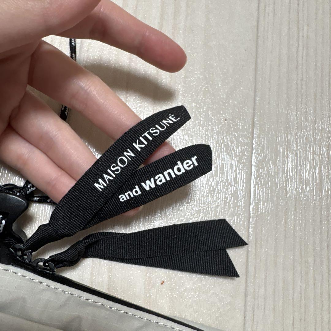 MAISON KITSUNÉ and wander サコッシュ　メゾンキツネ