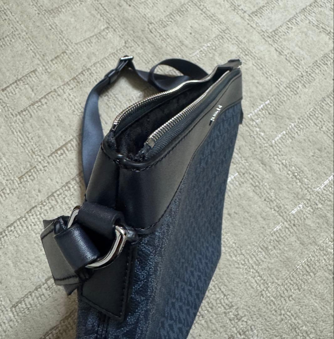 MICHAEL KORS ネイビー ショルダーバッグ MICHAEL KORS ネイビー ショルダーバッグ