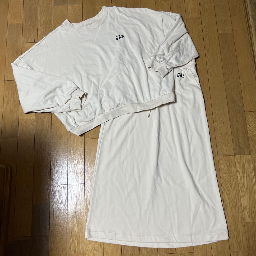 GAP ベージュ スウェット　セットアップ