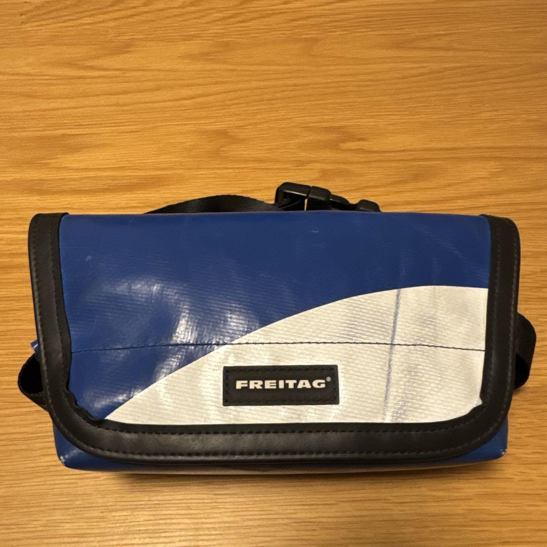 FREITAG メッセンジャーバッグ 青/白 - メルカリ