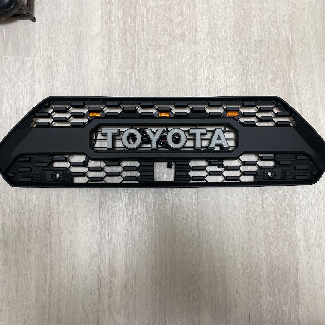 RAV4 TOYOTA エンブレム　グリル