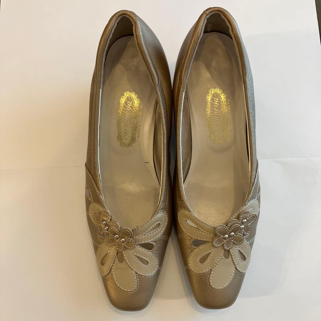 銀座ヨシノヤ　未使用　ゴールド　デザインシューズ　２３.５センチ