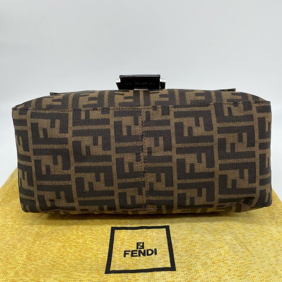 ✨超高級•美品✨FENDI マンマバケット ズッカ柄 ショルダーバッグ 肩掛け