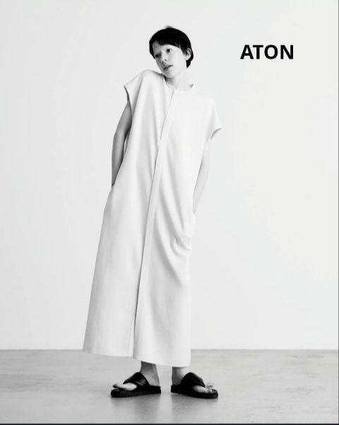 ＜ATON＞バンドカラー ニットワンピース