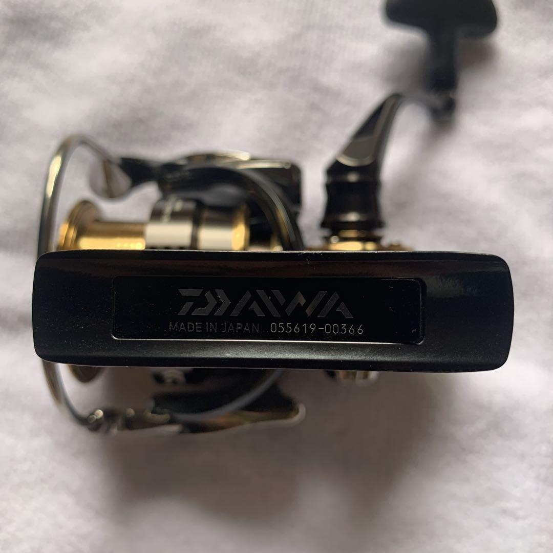 DAIWA イグジスト　2510PEーH スピニングリール 黒/金