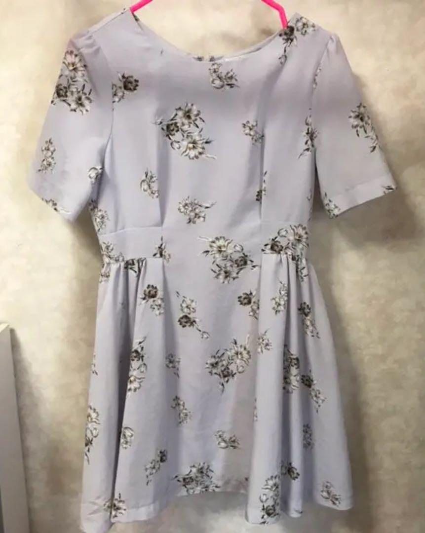 メルカリ Dazzlin ダズリン 半袖 花柄ワンピース ワンピース ひざ丈ワンピース 8 中古や未使用のフリマ メルカリ Dazzlin ダズリン 半袖 花柄ワンピース ワンピース ひざ丈ワンピース 8 中古や未使用のフリマ