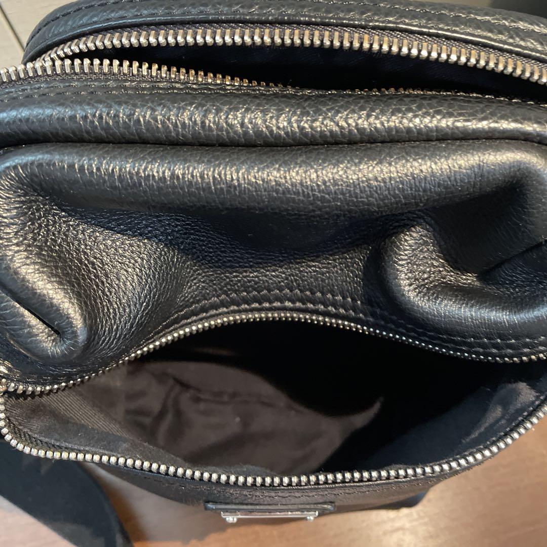 DOLCE&GABBANA ブラックレザーショルダーバッグ