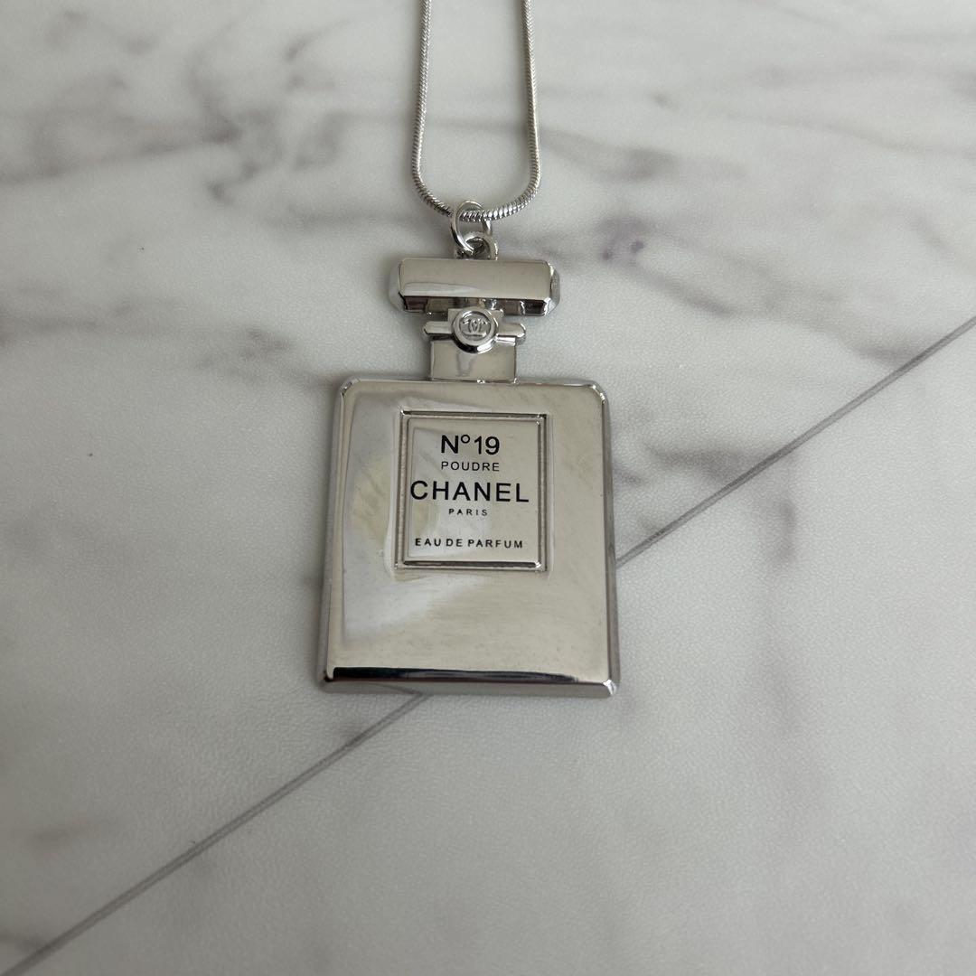 希少 CHANEL 香水ミニボトル ネックレス N°19 シャネル 香水ネックレス N°19 – co&co