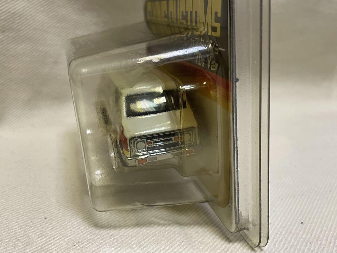ミニカー Hot Wheels Flying Customs 70's Van 2004
