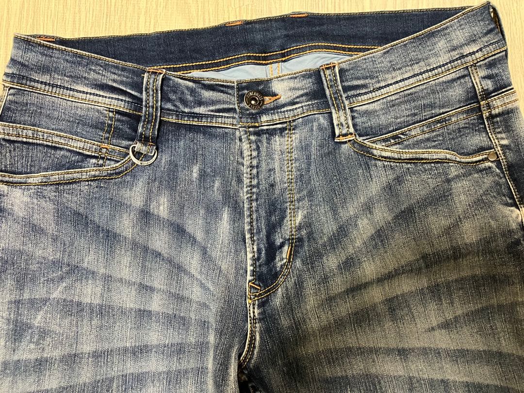 薄い青 スキニーデニム