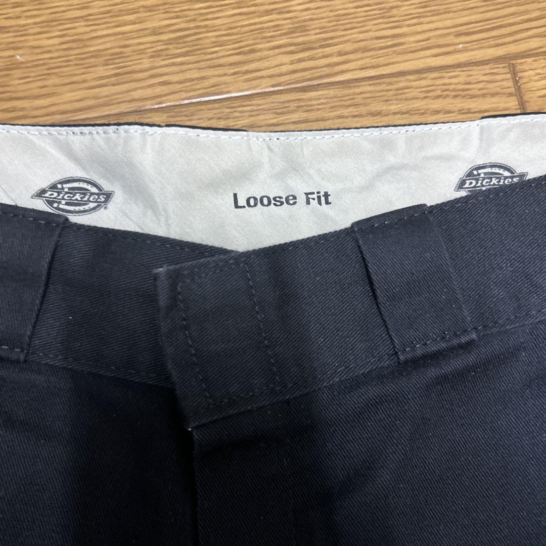 Dickies ルーズフィット ブラックショートパンツ