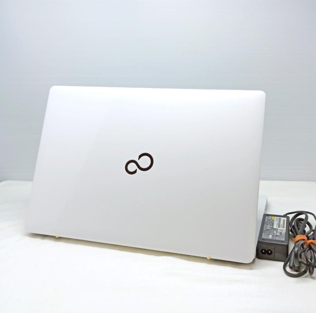 美品】富士通ノートパソコン✨スッキリ薄型✨core i7✨SSD✨8G